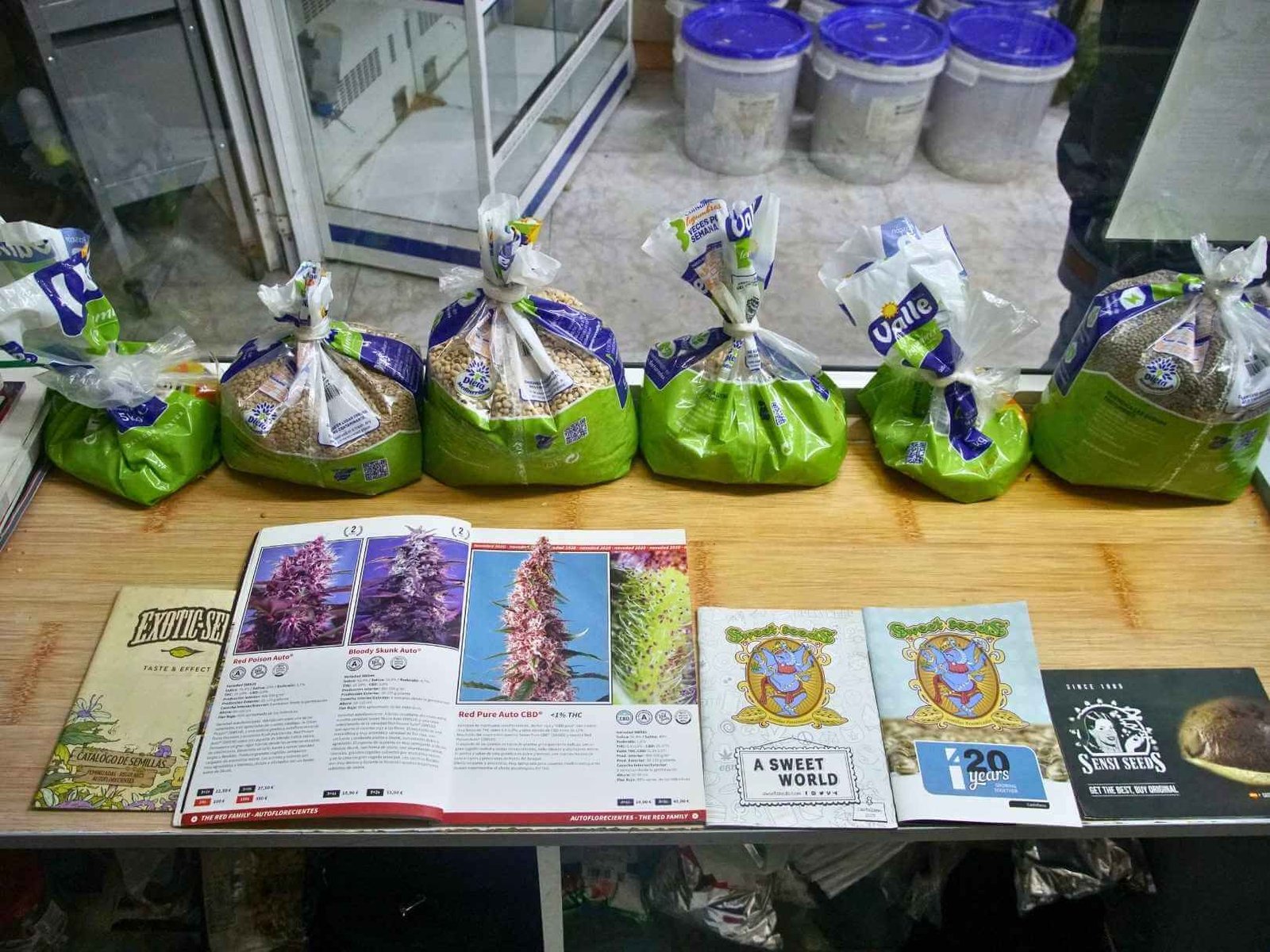 3 semilleria-paraiso-mascotas-plantas-productos-naturales-infusiones-frutos-secos-sevilla